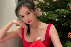 邱淑贞大女儿沈月穿白色小可爱辣翻 炸出浑圆曲线