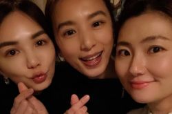 SHE晒同框照 合体庆生吃蛋糕