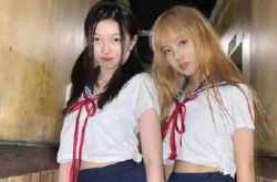 李嫣玩制服派对 青春活泼14岁搽鸳鸯指甲