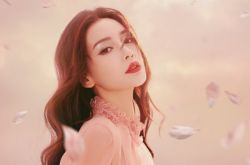 Angelababy超短发造型曝光 像极了郭采洁