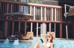 伍倩彤比基尼照辣爆 解放嫩白双球小蛮腰