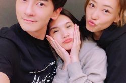 杨丞琳与好友相聚开心晒照逆龄童颜