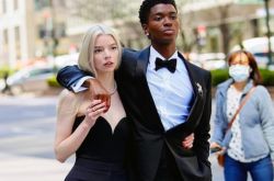 安雅泰勒乔伊深V半球藏不住 仙气爆了