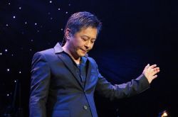 王杰为什么退出乐坛 移居加国自拍照曝光