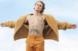 小贾斯汀曝光金色中长发造型 爆和海莉结婚的第一年其实很艰难