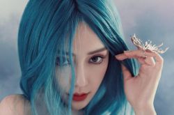 Angelababy蓝发造型仙气逼人 