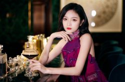 吴宣仪素颜曝光 女神惨变路人