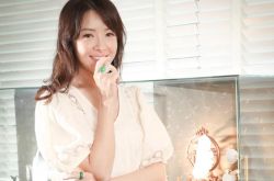 向海岚港姐变珠宝女强人 揭成龙女友向华强姪女两大谜团