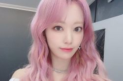 IZ*ONE宫胁咲良落泪宣布毕业 将转签约韩国公司