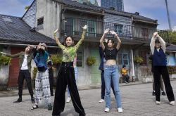 彭佳慧新专辑发布 主打歌《我先请》跳脱情歌风格