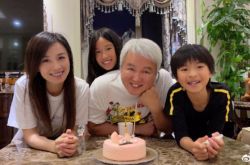 张庭曝工作压力大 直播崩溃痛哭