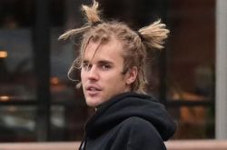 小贾斯汀顶花式冲天炮 沉迷上嘻哈脏辫