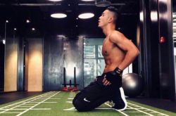 余文乐分享室内健身法 在家也能保持好身材