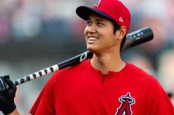 大谷翔平为什么叫二刀流 罕见的投打双修选手