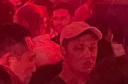 余文乐场内吸烟 无罩百人Party被批