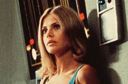 邦女郎Britt Ekland整容失败 受访坦言后悔