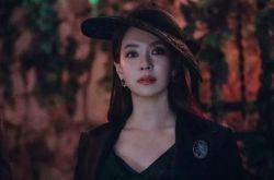 宋智美绝世美颜回来了 40岁亮红发造型美炸