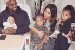 Kanye带新女友艾琳娜游法国 Kim大方祝福前夫生日快乐