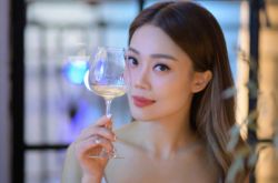 容祖儿隔离不足14天经纪人急解释内幕