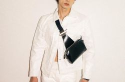 Rain迎38岁收粉丝精品礼物堆满门口