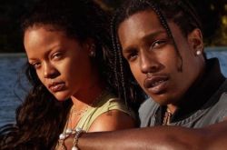 没带身份证闯夜店 天后蕾哈娜遭拒门外