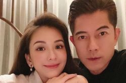 方媛带女儿搭经济舱 探班郭富城低调天王嫂