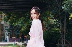 邓紫棋庆出道13年近况曝光 