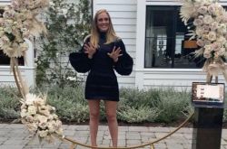 阿黛尔消失2个月现身 素颜入镜又瘦了一圈