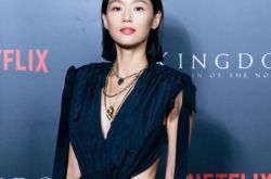 39岁全智贤生两胎零走样 自信70岁都能拍动作片