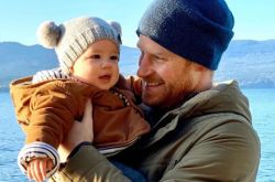 哈利王子爱女出生7周 名列英皇室第8顺位继承人