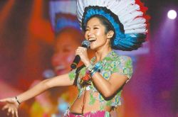 42岁萧亚轩红过爱过伤过  歌迷盼她重返舞台