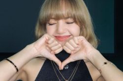 BLACKPINK solo名字泄玄机 LISA《LALISA》藏亮点