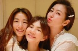 SHE庆祝出道20年了 3成员合体齐发文