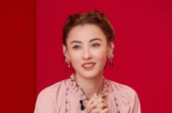 张柏芝自爆带小孩压力大 全靠游泳放空自己