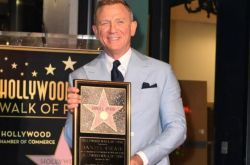 丹尼尔克雷格获得好莱坞星光大道 退休邦德含泪不舍