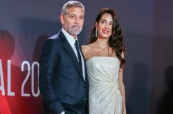 乔治克鲁尼炫辣妻 一招证明没怀二胎