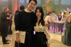 宋慧乔甜蜜依偎小10岁男星 女神完全无违和神逆龄