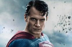 亨利卡维尔爆不排除回归DC超人 披风还在衣柜里