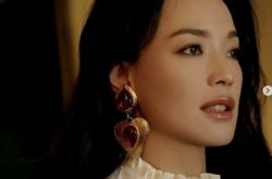 45岁舒淇直播无瑕疵美肌超惊人 白西装飘女王仙气跪了