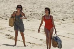 艾玛沃森特海滩度假比基尼曝真实身材