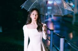 陈妍希撞衫小9岁杨紫赢了 逆龄回春有绝招