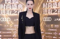 最美小龙女李若彤辣晒腹肌 67岁赵雅芝仙气纱裙状态超惊人