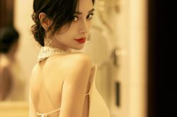 Angelababy超仙白裙转身辣翻 一根线固定美背