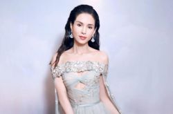 55岁李若彤仙气纱裙胸下开洞耍辣