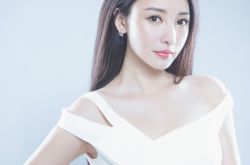 柳岩曝没人跟自己相亲 41岁都嫌年龄大