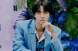 BTS JIN左手食指受伤 已完成手术休息中