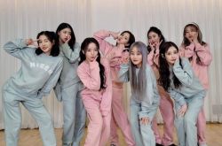 美珠晒Lovelyz合照 没熬过7年魔咒解散了