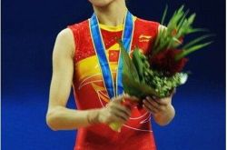 网曝何雯娜胸围凸点图 何雯娜凸点有点污