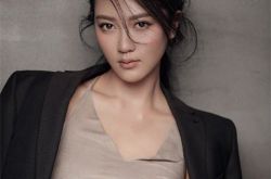 她曾代表国家获得荣耀,警服也无法掩饰她的优雅