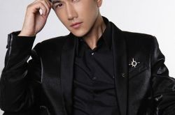 何明翰演艺生涯, 何明翰个人资料